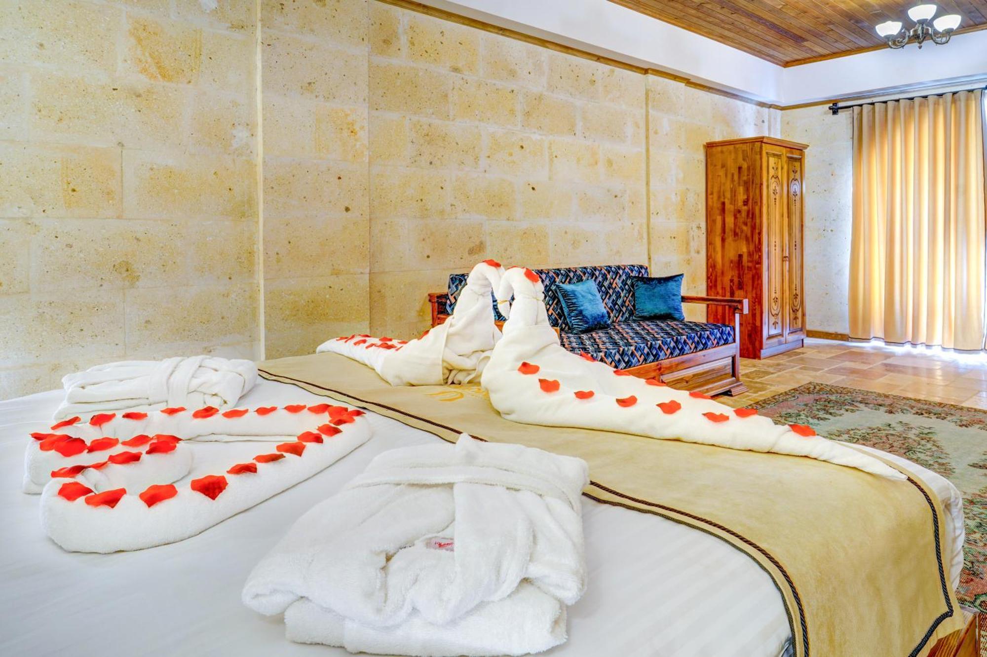 Unique Cappadocia Palace Goreme Bagian luar foto